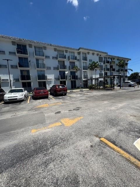 For Rent: $1,500 (0 beds, 1 baths, 385 Square Feet)