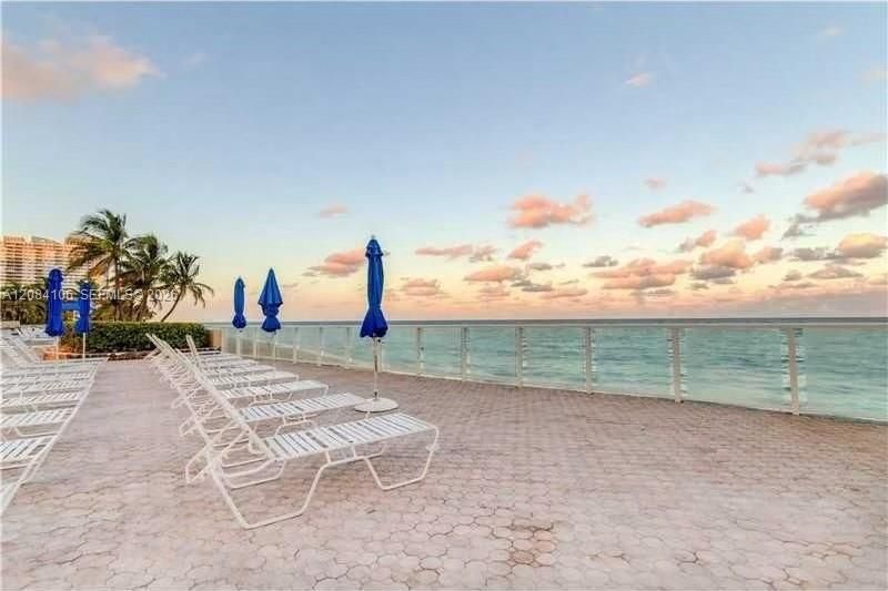 For Rent: $2,300 (1 beds, 1 baths, 570 Square Feet)