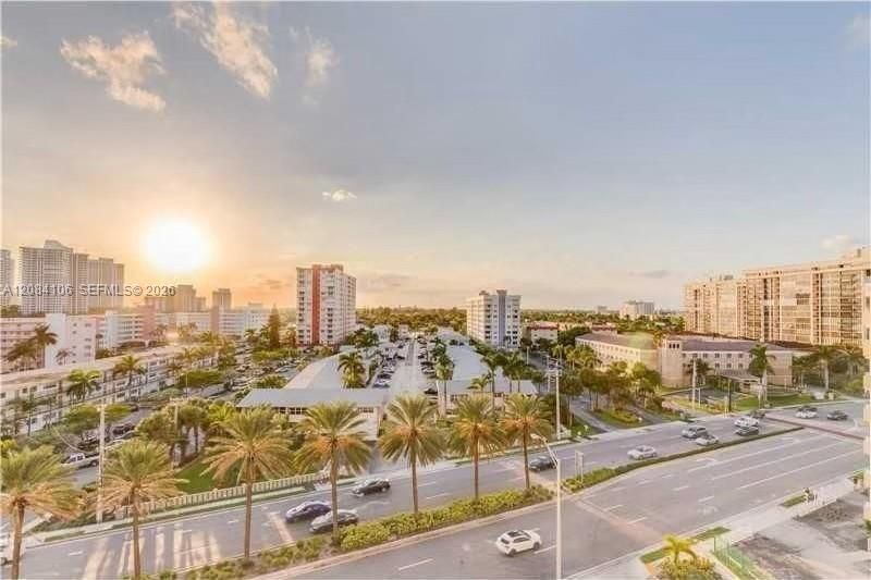 For Rent: $2,300 (1 beds, 1 baths, 570 Square Feet)