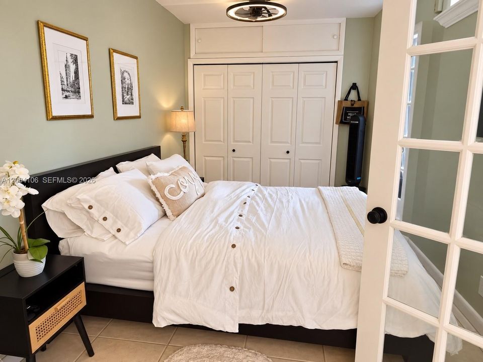For Rent: $2,300 (1 beds, 1 baths, 570 Square Feet)