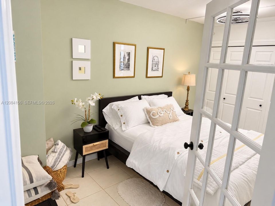 For Rent: $2,300 (1 beds, 1 baths, 570 Square Feet)