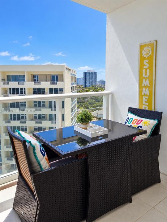 For Rent: $2,300 (1 beds, 1 baths, 570 Square Feet)