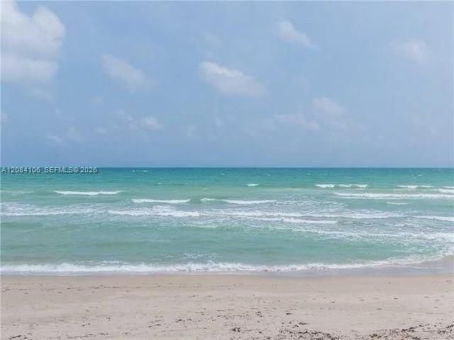 For Rent: $2,300 (1 beds, 1 baths, 570 Square Feet)