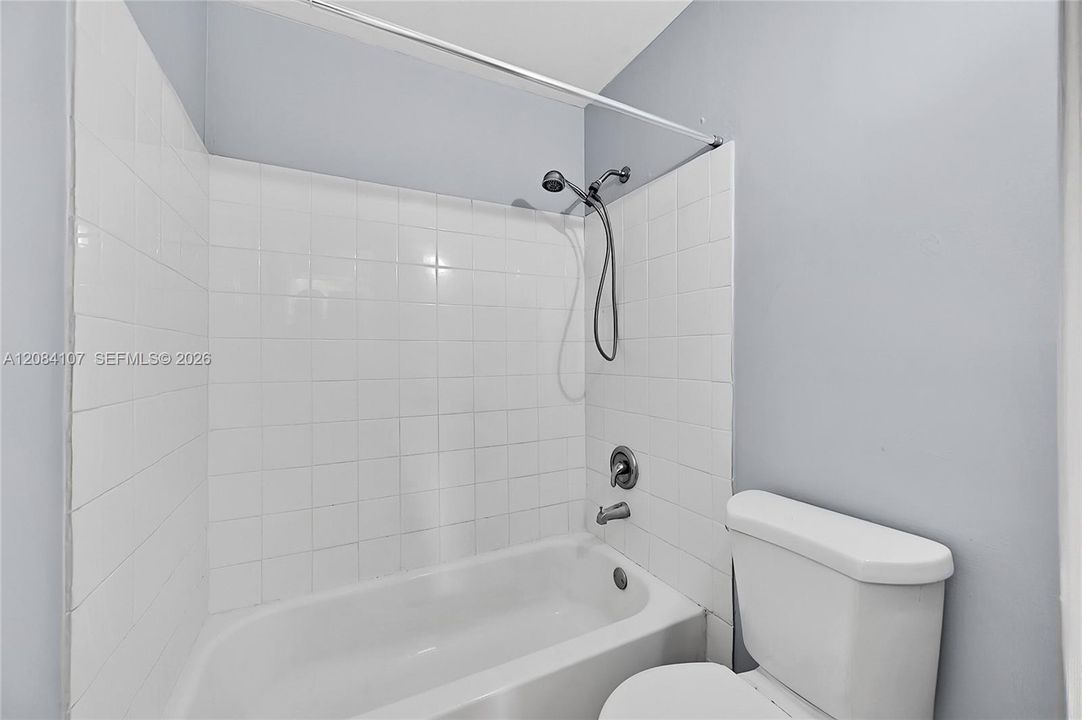 На продажу: $135,000 (2 спален, 2 ванн, 1085 Квадратных фут)