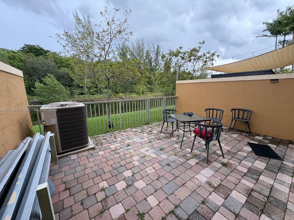 For Rent: $2,550 (2 beds, 2 baths, 1379 Square Feet)