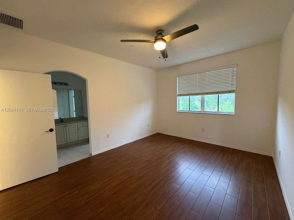 For Rent: $2,550 (2 beds, 2 baths, 1379 Square Feet)