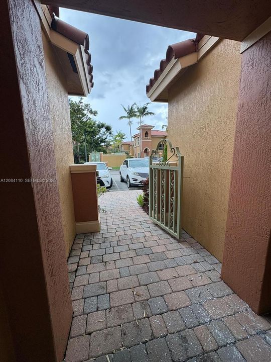 For Rent: $2,550 (2 beds, 2 baths, 1379 Square Feet)