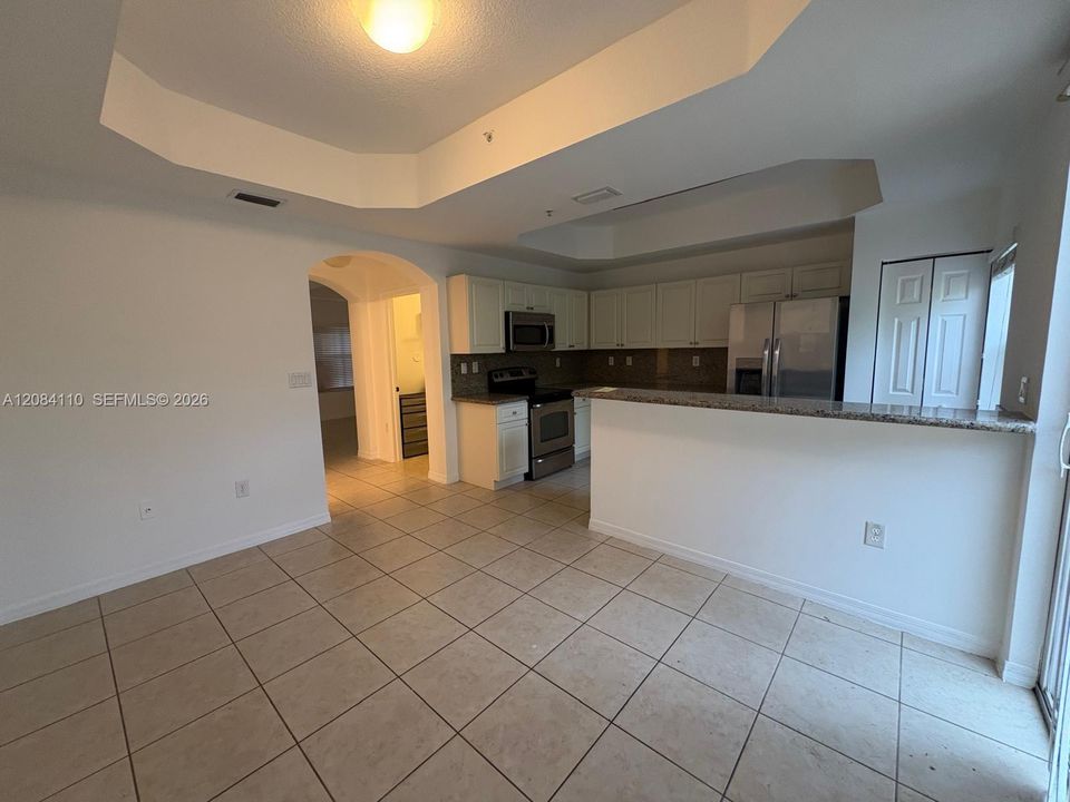 For Rent: $2,550 (2 beds, 2 baths, 1379 Square Feet)