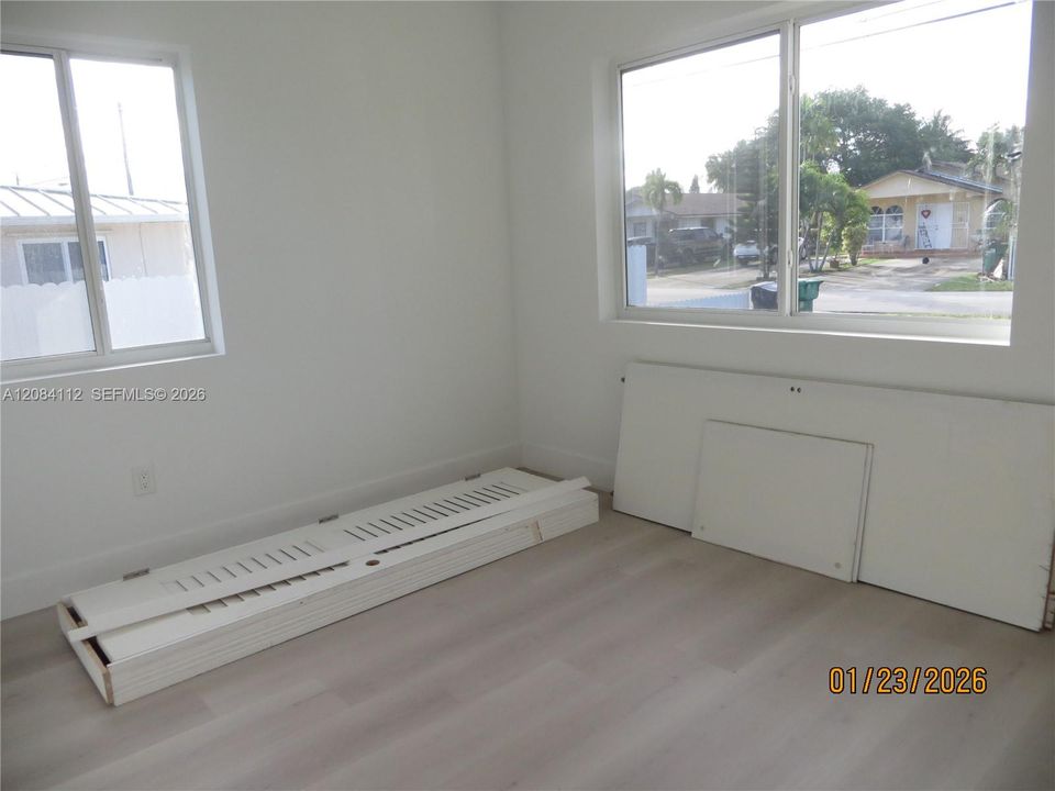 В аренду: $3,700 (3 спален, 1 ванн, 1024 Квадратных фут)