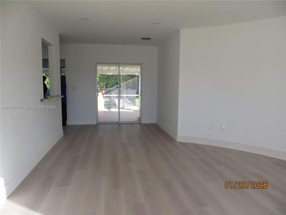 В аренду: $3,700 (3 спален, 1 ванн, 1024 Квадратных фут)