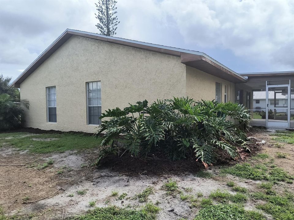 SIDE YARD