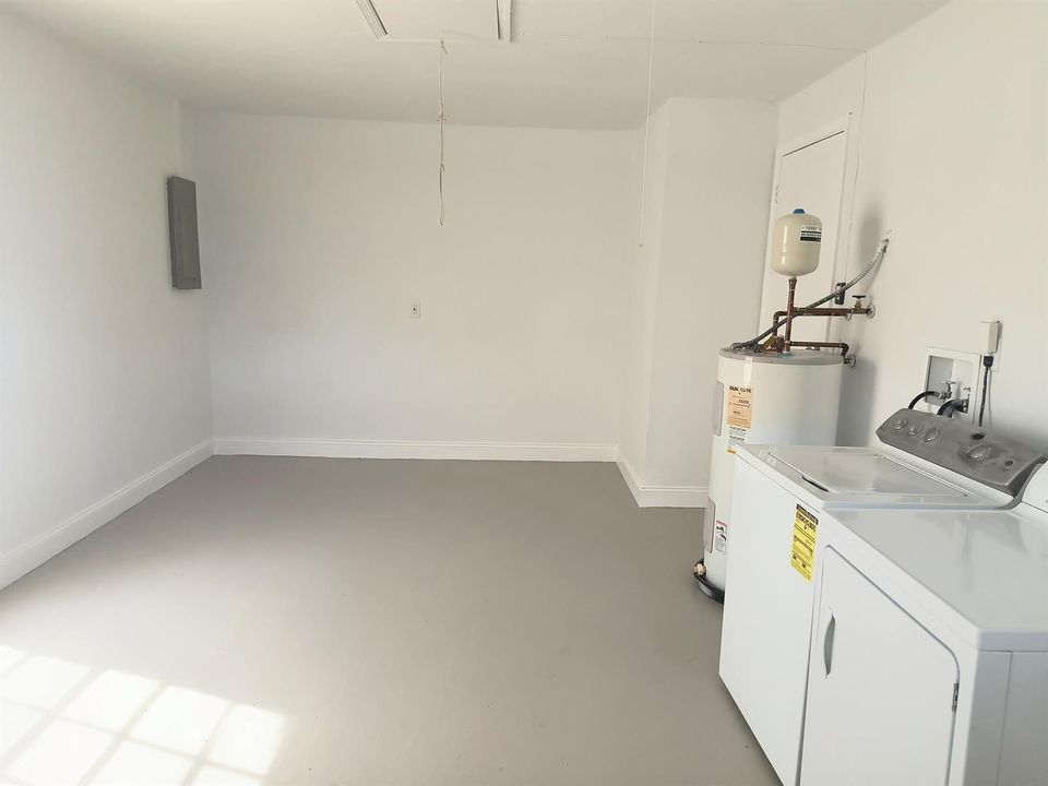 GARAGE/UTILITY