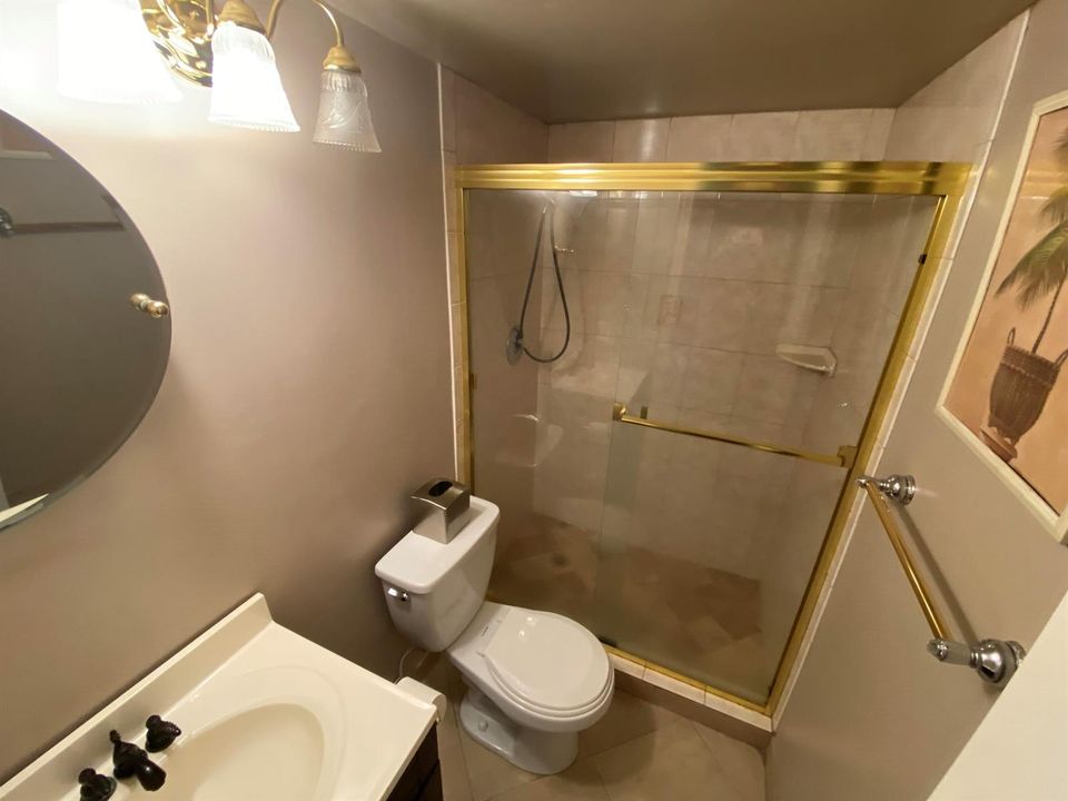 B209-Guest Bathroom