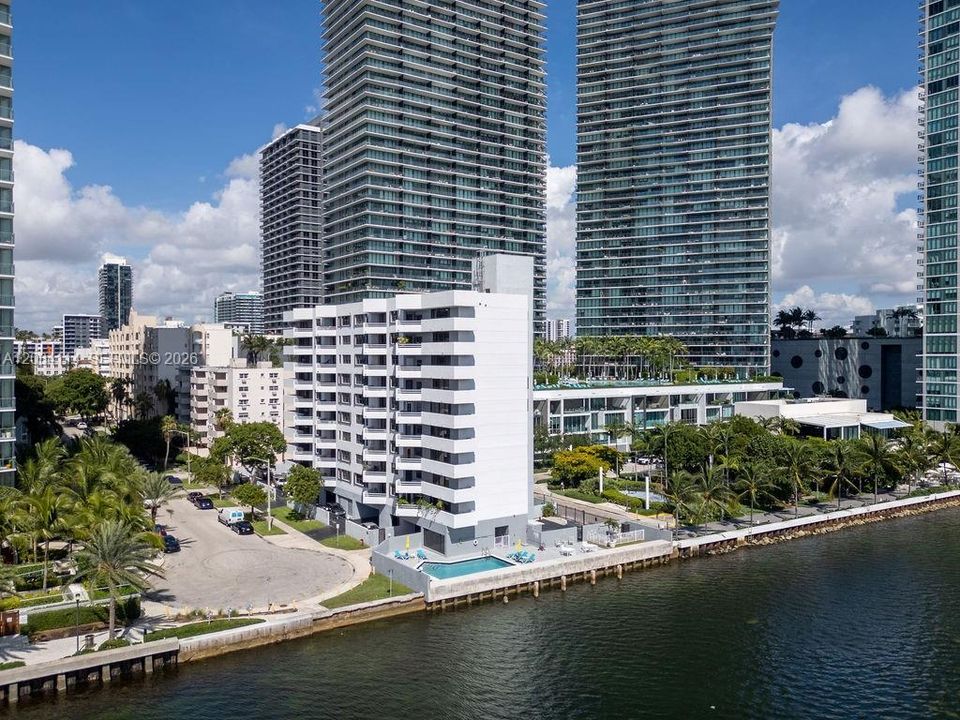 For Rent: $2,600 (1 beds, 1 baths, 877 Square Feet)