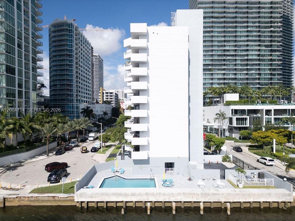 For Rent: $2,600 (1 beds, 1 baths, 877 Square Feet)