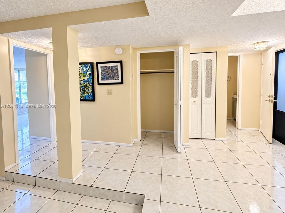 For Rent: $1,400 (1 beds, 1 baths, 800 Square Feet)