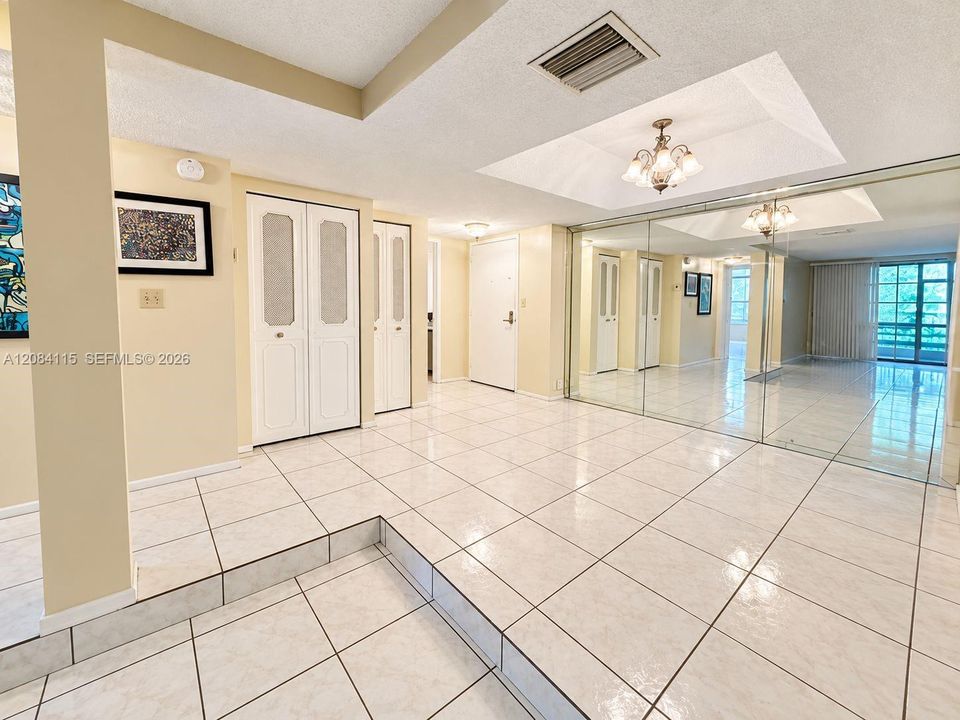 For Rent: $1,400 (1 beds, 1 baths, 800 Square Feet)