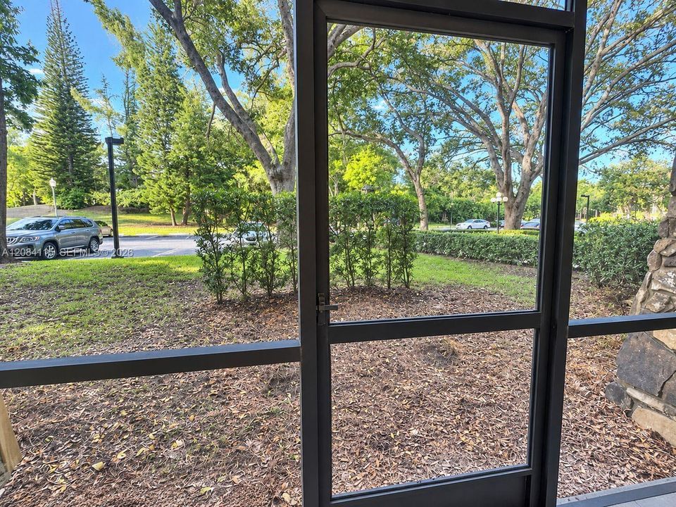For Rent: $1,400 (1 beds, 1 baths, 800 Square Feet)