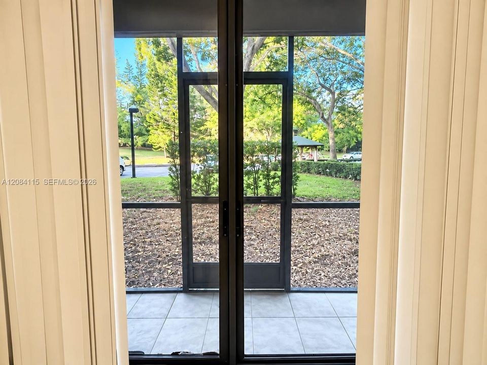 For Rent: $1,400 (1 beds, 1 baths, 800 Square Feet)