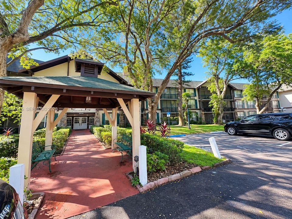 For Rent: $1,400 (1 beds, 1 baths, 800 Square Feet)