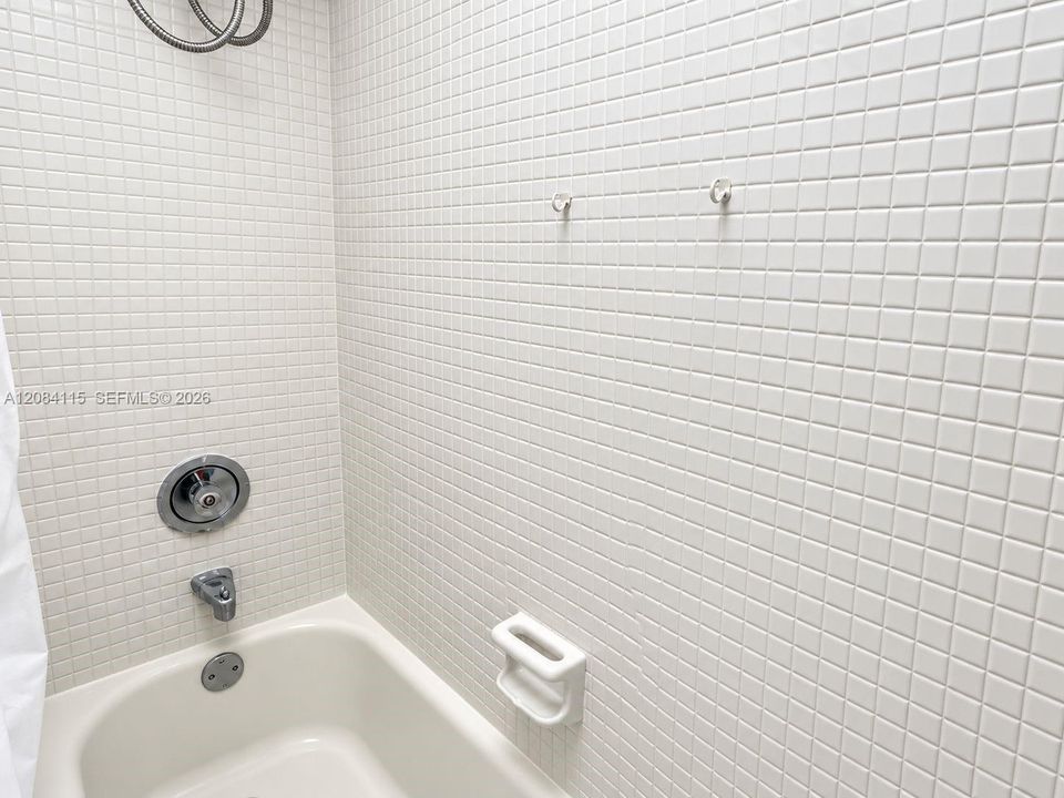For Rent: $1,400 (1 beds, 1 baths, 800 Square Feet)