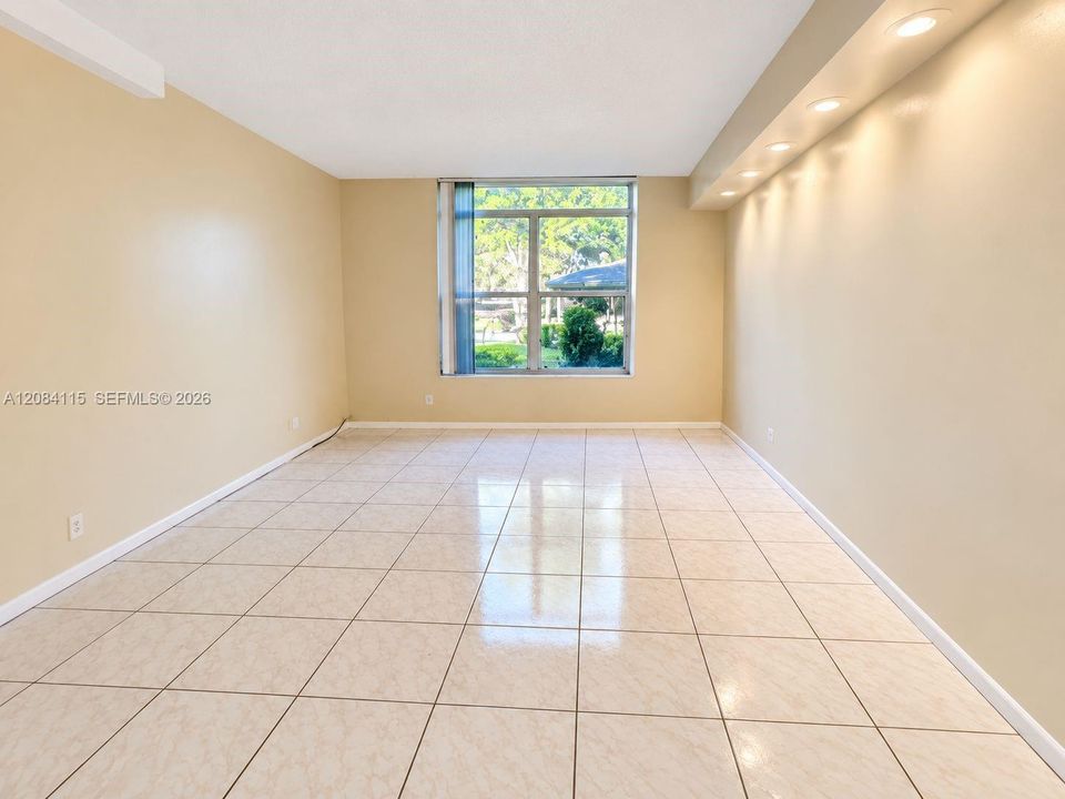 For Rent: $1,400 (1 beds, 1 baths, 800 Square Feet)