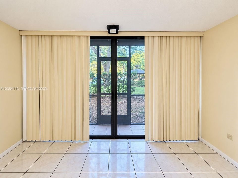 For Rent: $1,400 (1 beds, 1 baths, 800 Square Feet)