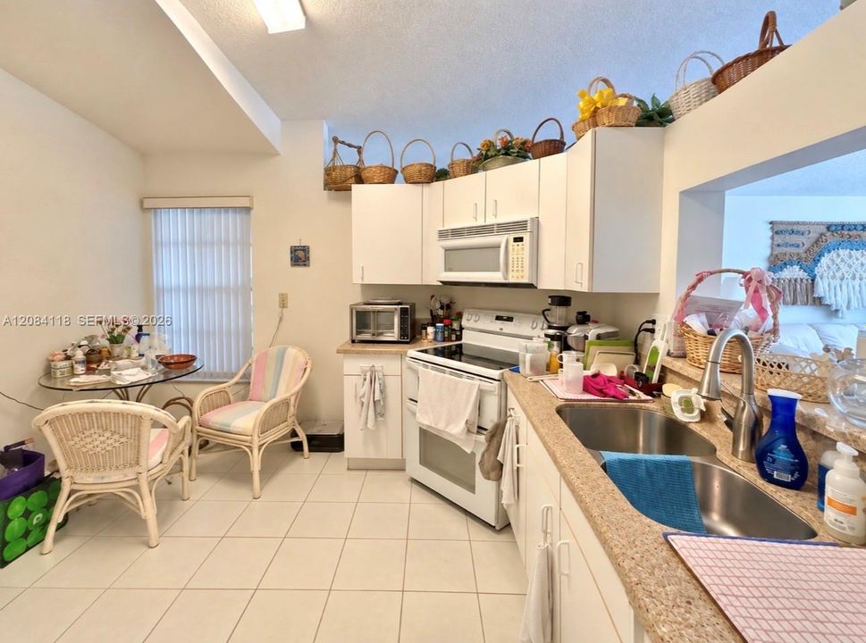 En Venta: $575,000 (3 camas, 2 baños, 1418 Pies cuadrados)