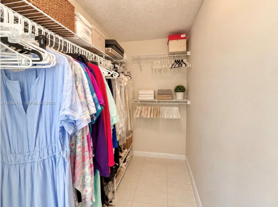En Venta: $575,000 (3 camas, 2 baños, 1418 Pies cuadrados)