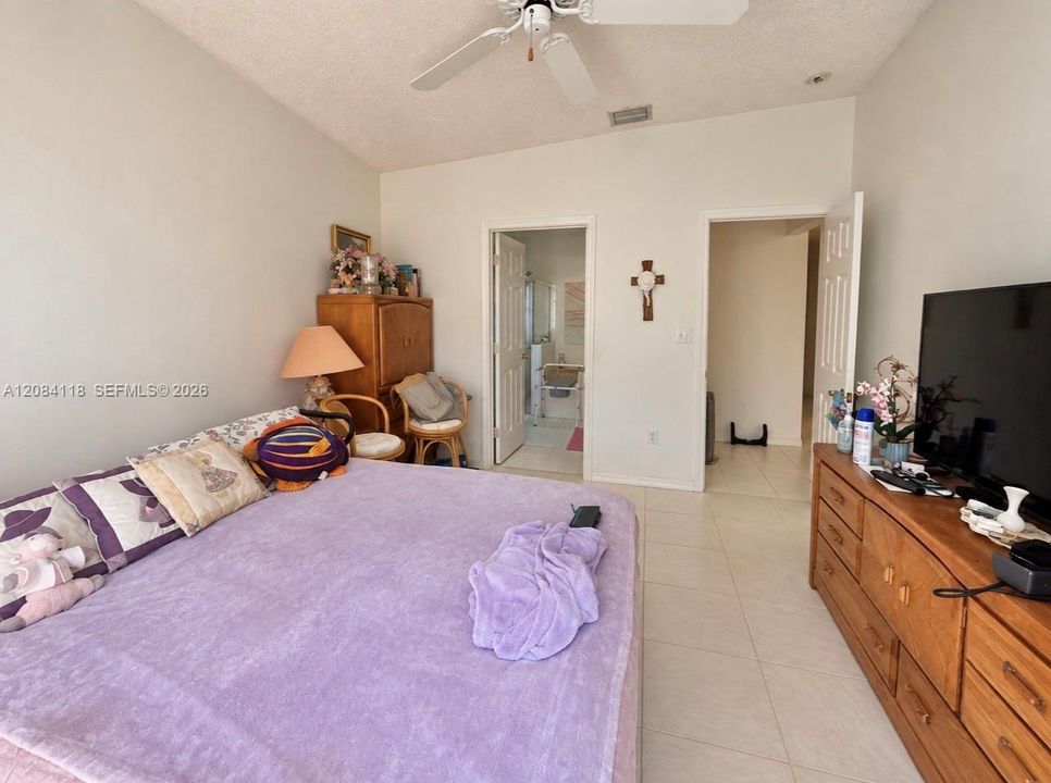 En Venta: $575,000 (3 camas, 2 baños, 1418 Pies cuadrados)