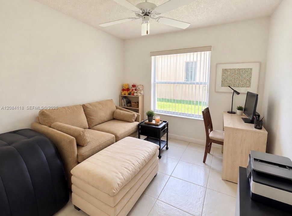 En Venta: $575,000 (3 camas, 2 baños, 1418 Pies cuadrados)