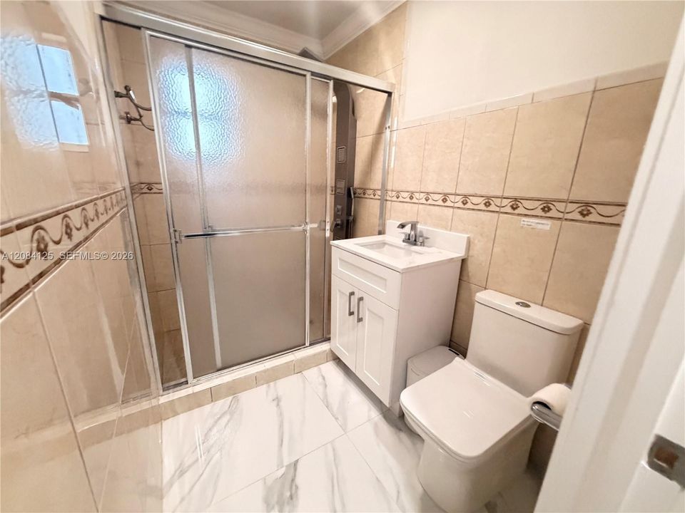 В аренду: $1,500 (1 спален, 1 ванн, 1704 Квадратных фут)