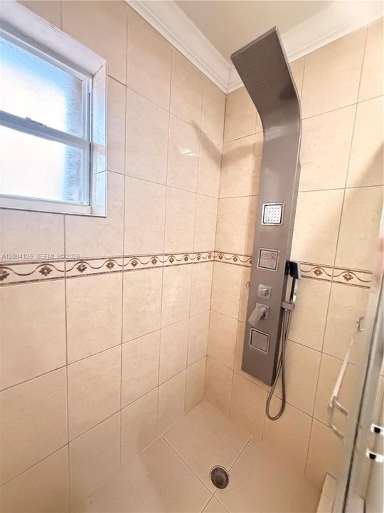 В аренду: $1,500 (1 спален, 1 ванн, 1704 Квадратных фут)