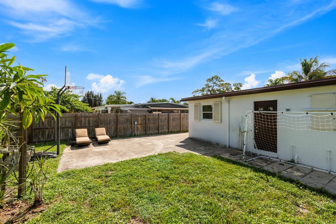 5581 Calico Rd_Large-18