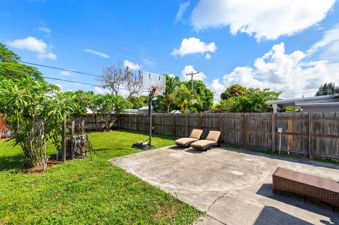 5581 Calico Rd_Large-19