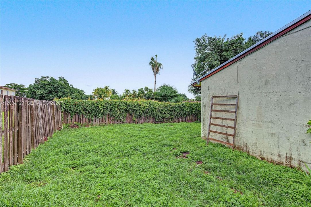 Activo con contrato: $294,900 (3 camas, 1 baños, 1200 Pies cuadrados)