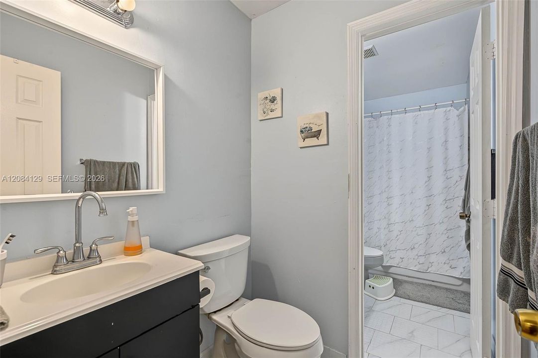Activo con contrato: $294,900 (3 camas, 1 baños, 1200 Pies cuadrados)