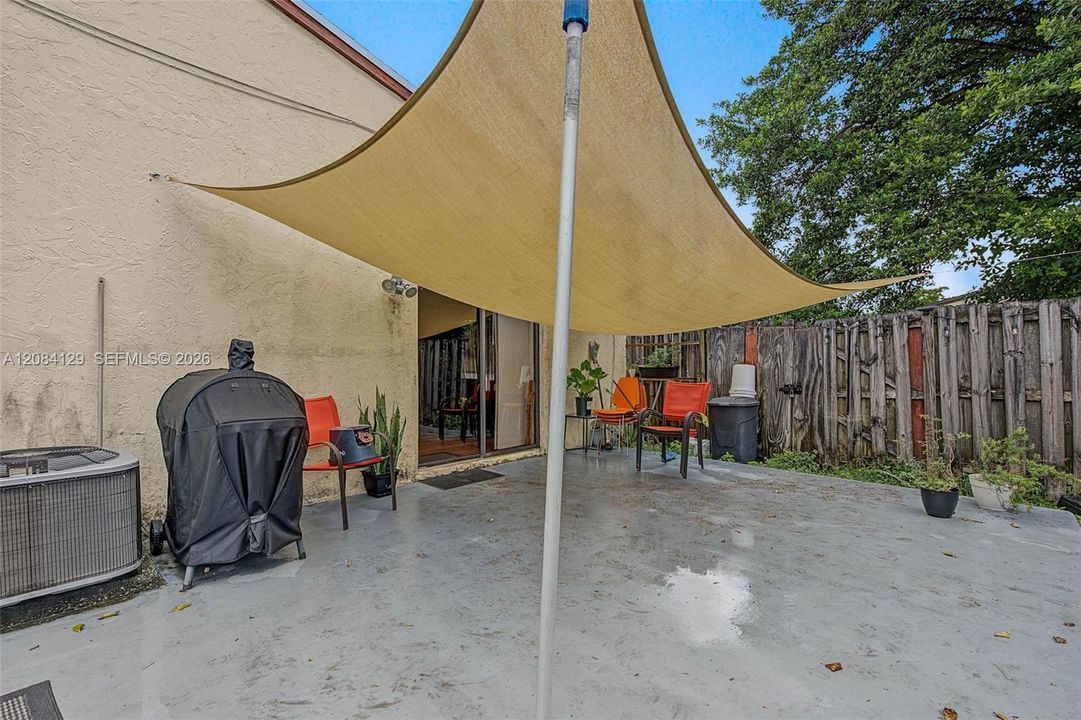 Activo con contrato: $294,900 (3 camas, 1 baños, 1200 Pies cuadrados)