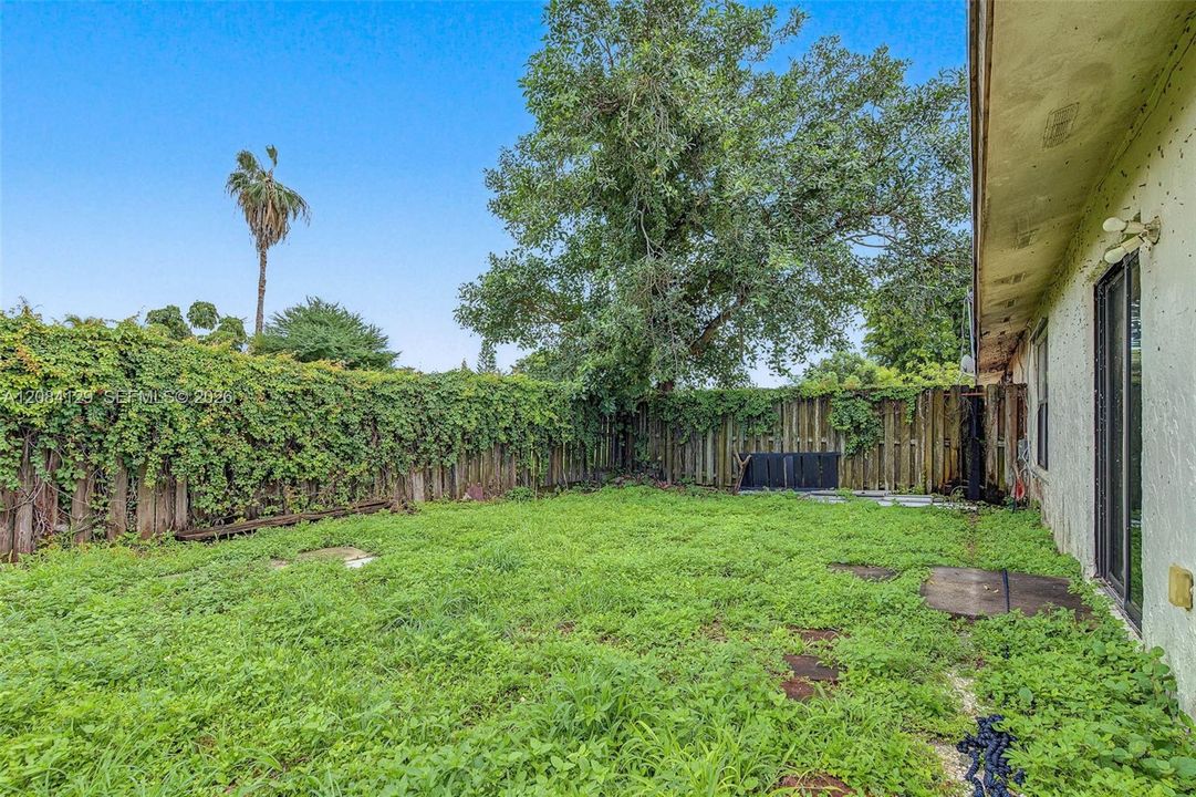 Activo con contrato: $294,900 (3 camas, 1 baños, 1200 Pies cuadrados)