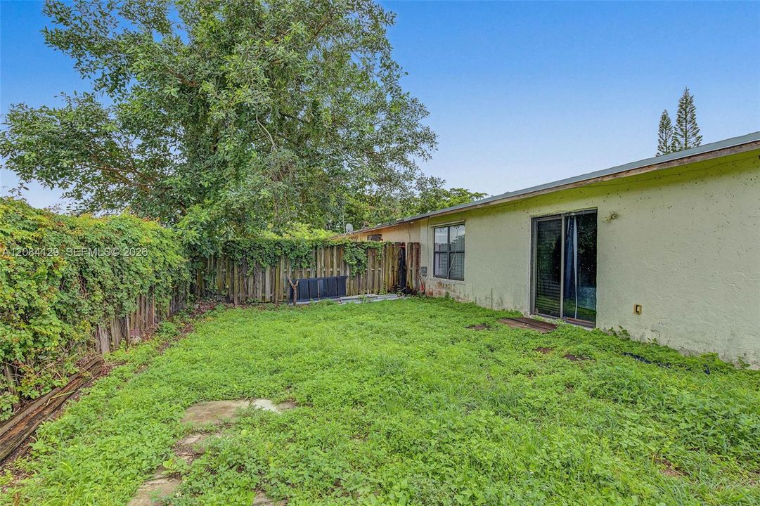 Activo con contrato: $294,900 (3 camas, 1 baños, 1200 Pies cuadrados)