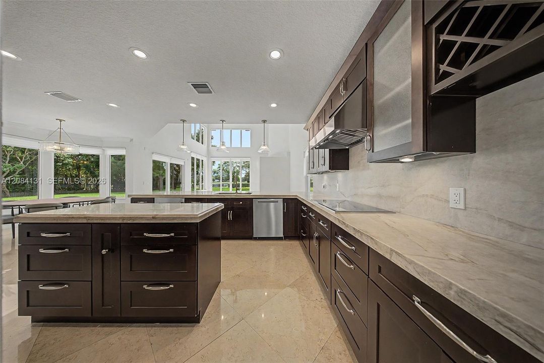 For Sale: $2,695,000 (5 beds, 5 baths, 5213 Square Feet)