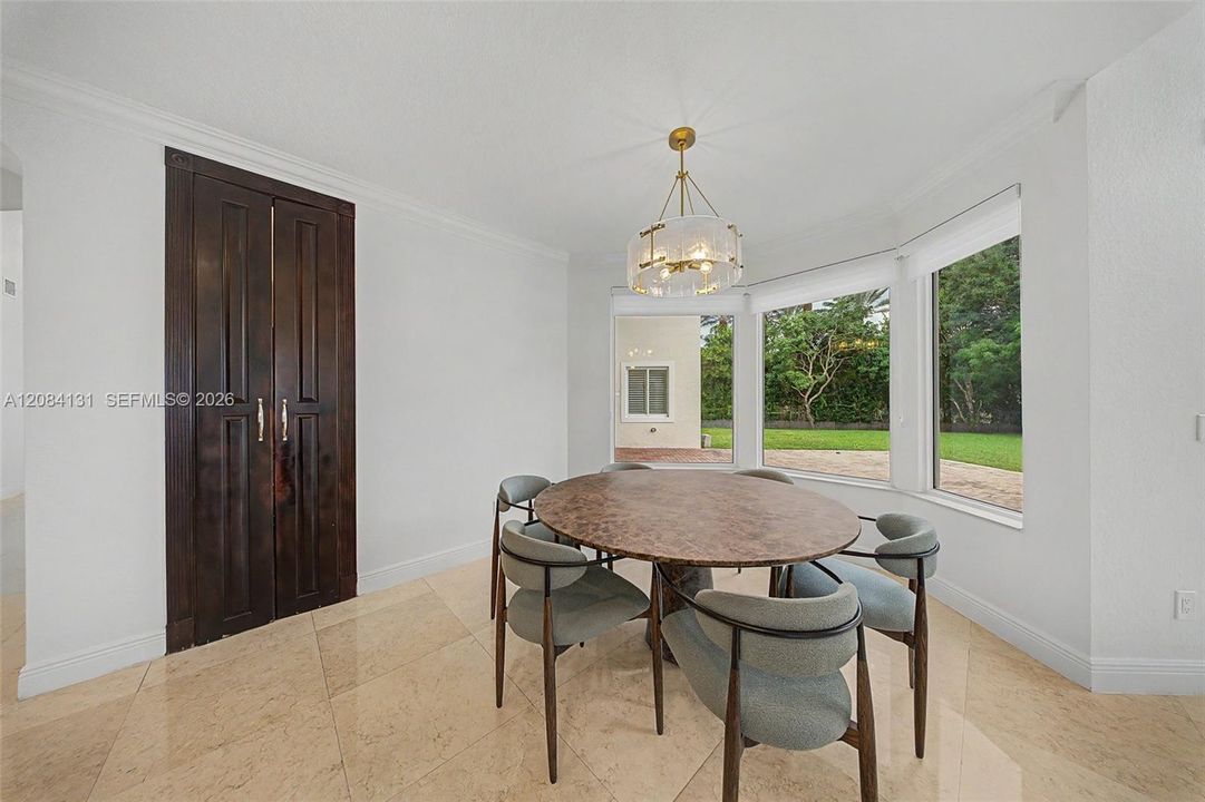 For Sale: $2,695,000 (5 beds, 5 baths, 5213 Square Feet)