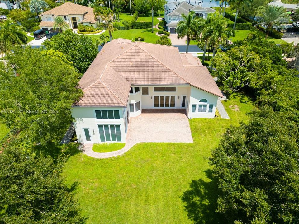 For Sale: $2,695,000 (5 beds, 5 baths, 5213 Square Feet)