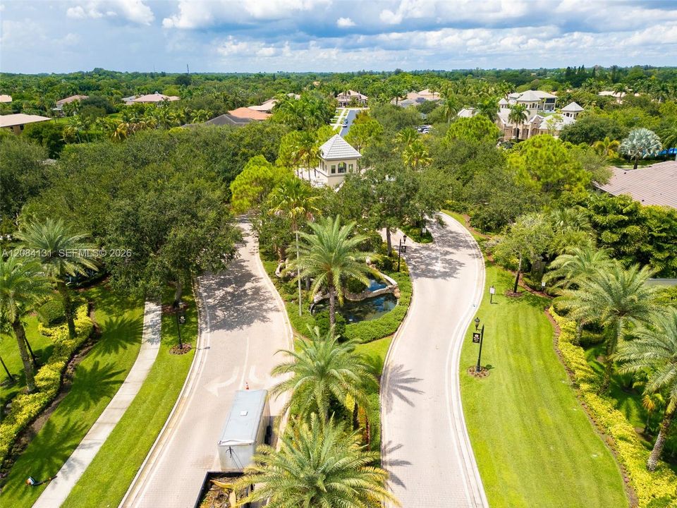 For Sale: $2,695,000 (5 beds, 5 baths, 5213 Square Feet)