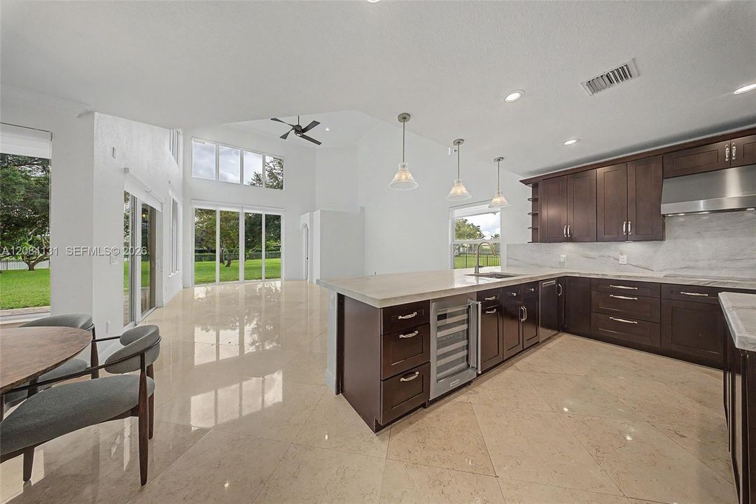 For Sale: $2,695,000 (5 beds, 5 baths, 5213 Square Feet)