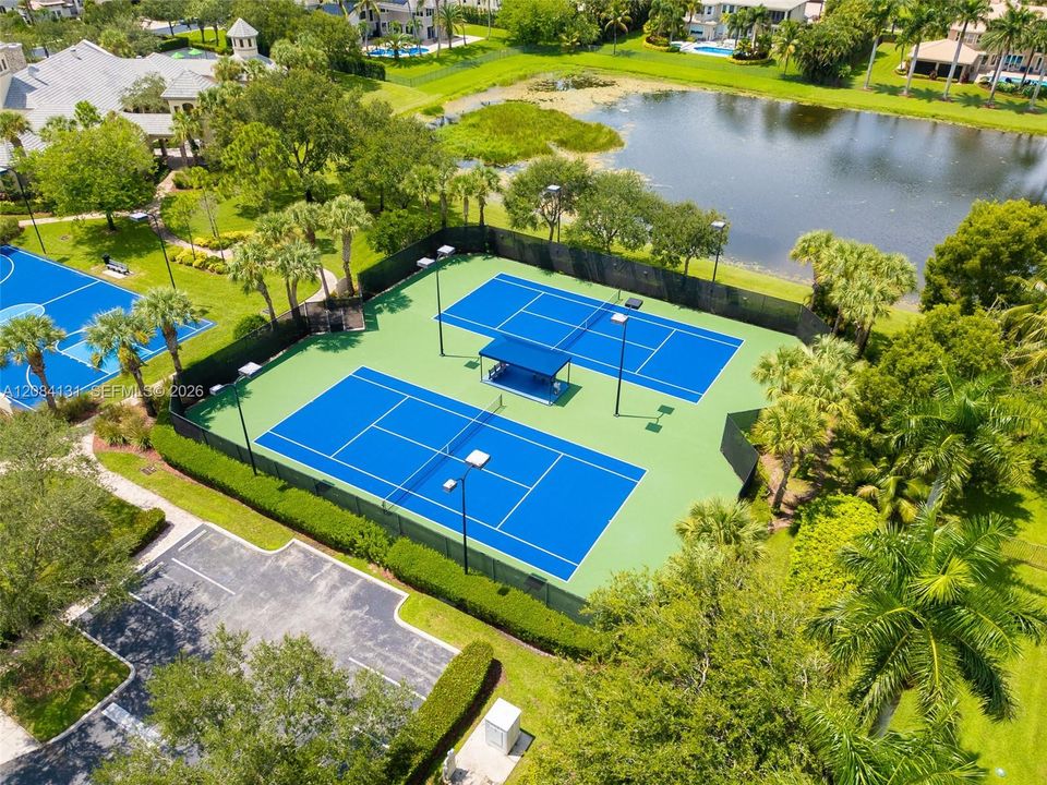 For Sale: $2,695,000 (5 beds, 5 baths, 5213 Square Feet)