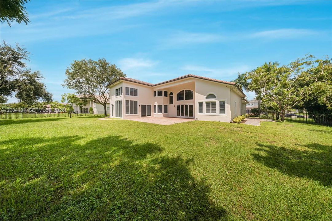 For Sale: $2,695,000 (5 beds, 5 baths, 5213 Square Feet)