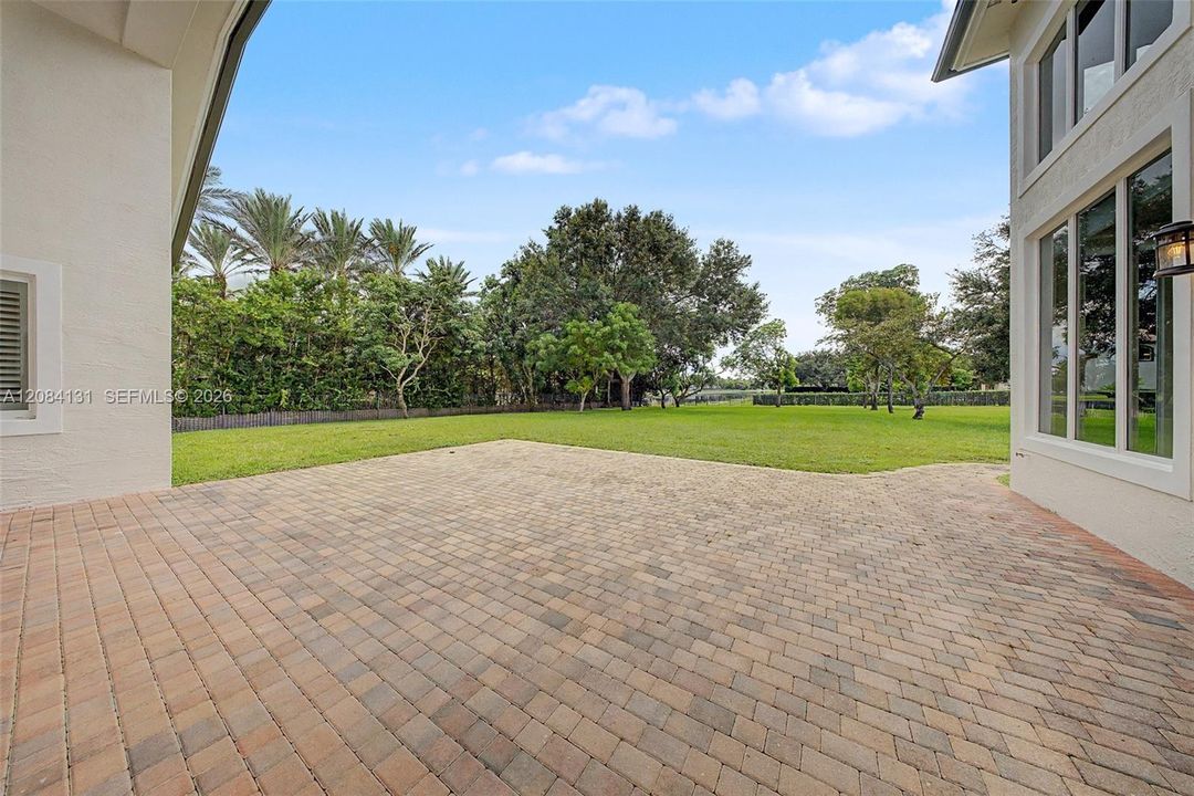 For Sale: $2,695,000 (5 beds, 5 baths, 5213 Square Feet)