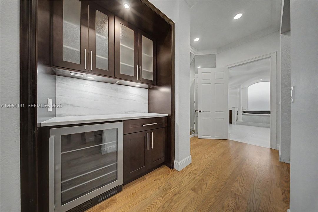 For Sale: $2,695,000 (5 beds, 5 baths, 5213 Square Feet)