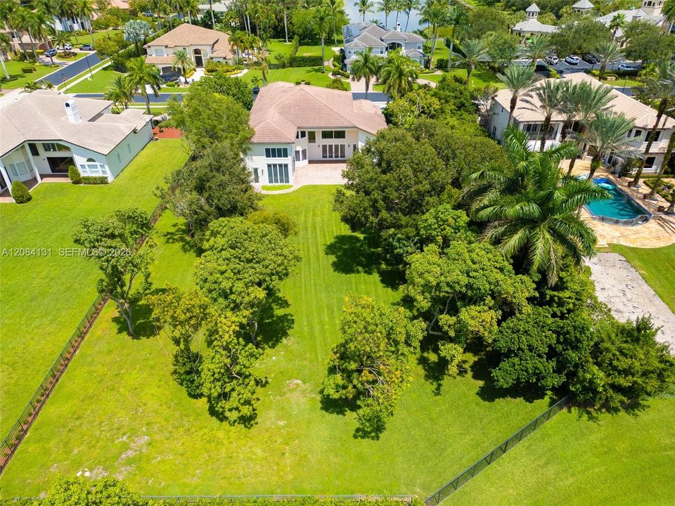 For Sale: $2,695,000 (5 beds, 5 baths, 5213 Square Feet)